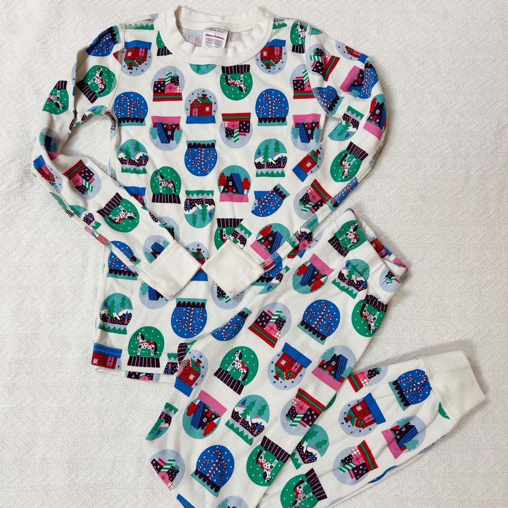 Hanna Andersson Pajama Set Winter Snow Globes Size 6-7 - festive, charming